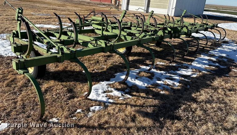 image for item EP2808 John Deere 200F chisel