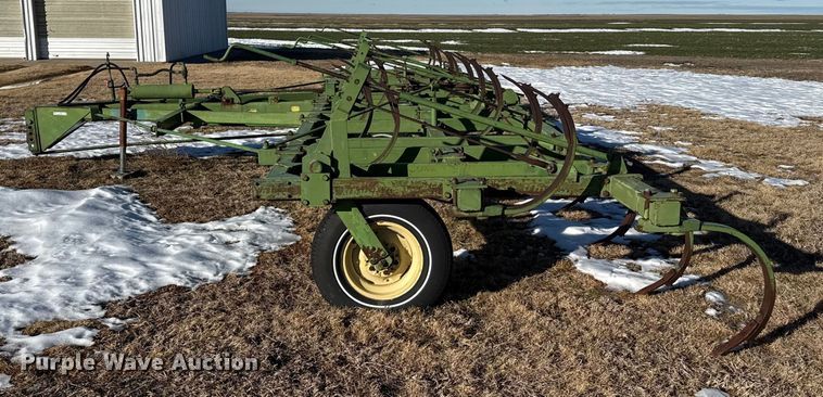 image for item EP2808 John Deere 200F chisel