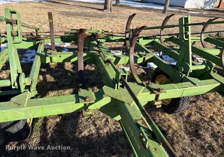 image for item EP2808 John Deere 200F chisel