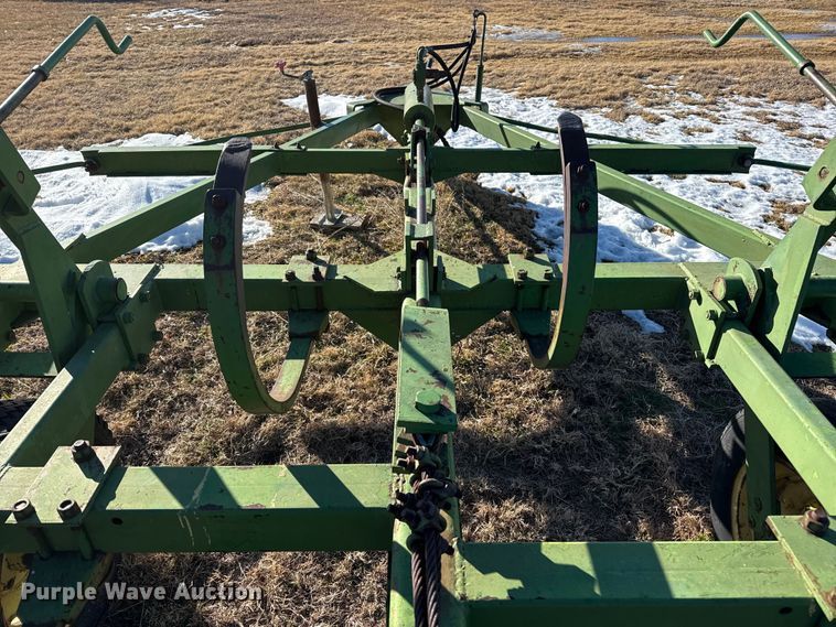 image for item EP2808 John Deere 200F chisel