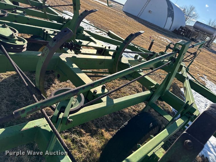 image for item EP2808 John Deere 200F chisel