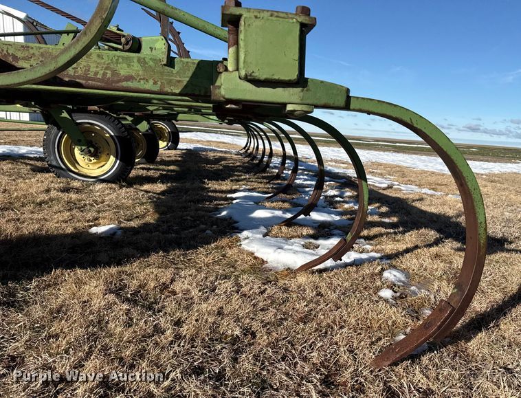 image for item EP2808 John Deere 200F chisel