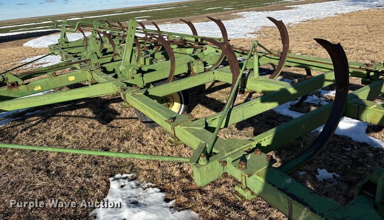 image for item EP2808 John Deere 200F chisel