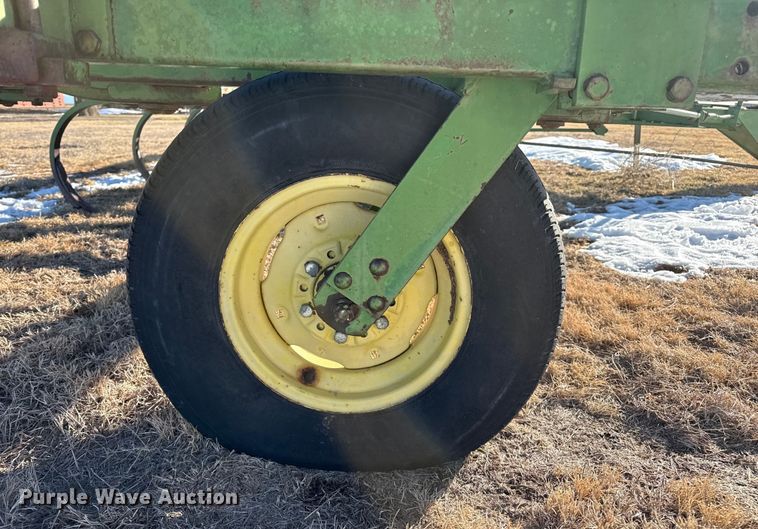 image for item EP2808 John Deere 200F chisel