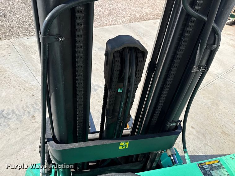 image for item EP2811 Mitsubishi FGC25 forklift