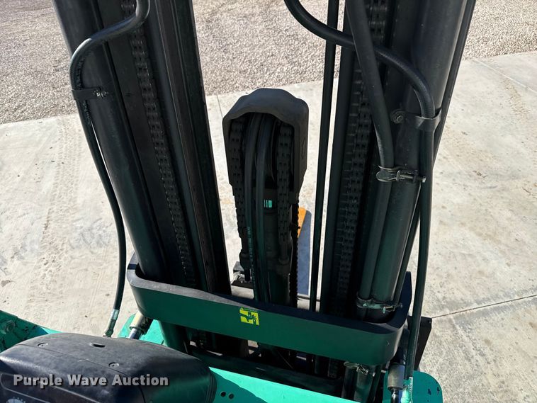 image for item EP2811 Mitsubishi FGC25 forklift