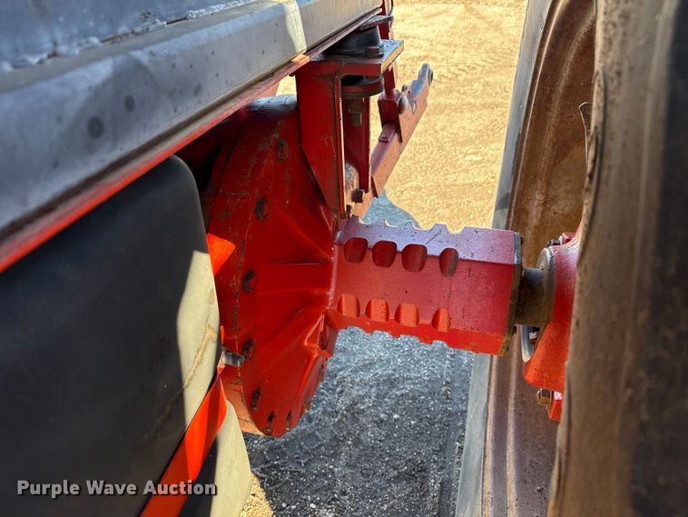 image for item EP2830 1978 International 1586 tractor