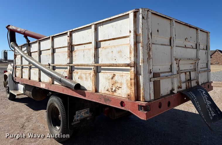 image for item EP2842 Chevrolet C60 grain truck