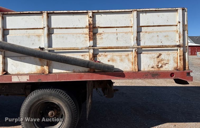 image for item EP2842 Chevrolet C60 grain truck