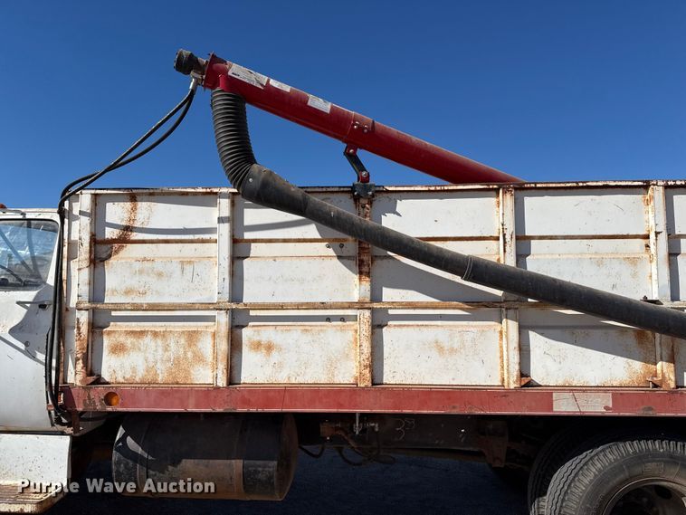 image for item EP2842 Chevrolet C60 grain truck