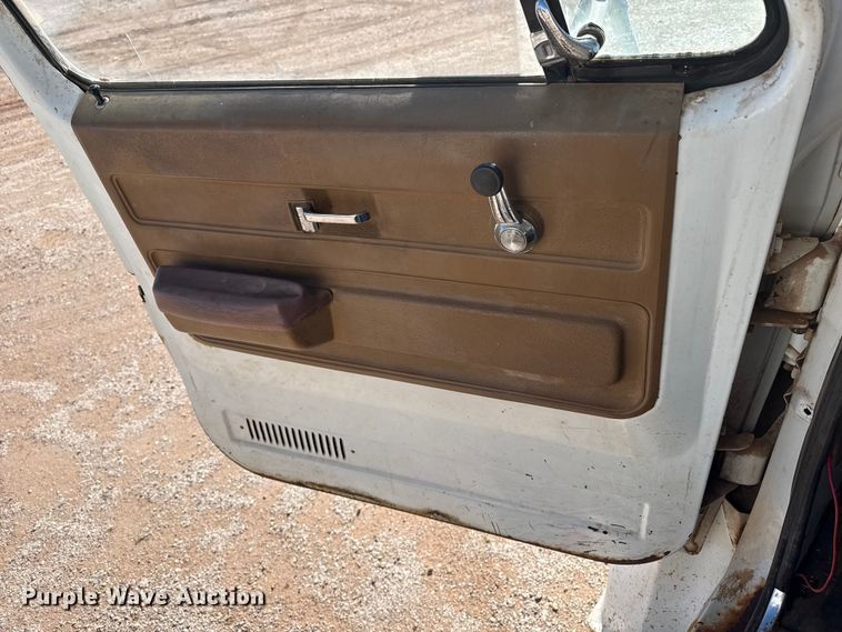 image for item EP2842 Chevrolet C60 grain truck