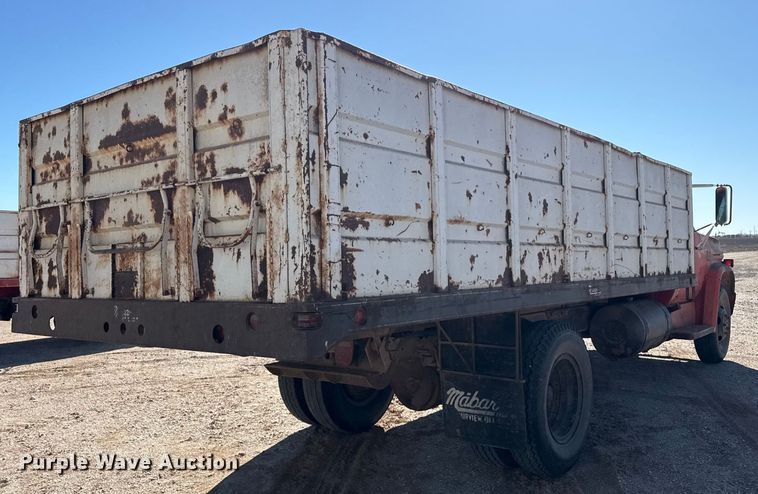 image for item EP2843 1974 Chevrolet C60 grain truck