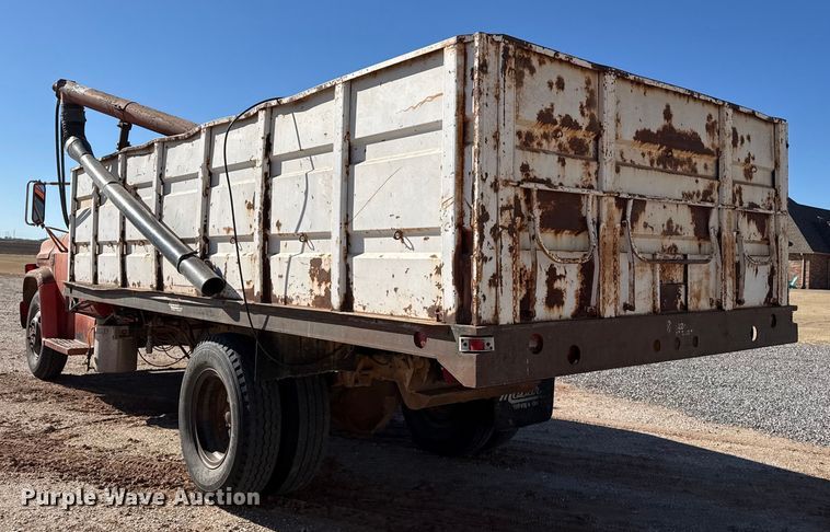 image for item EP2843 1974 Chevrolet C60 grain truck