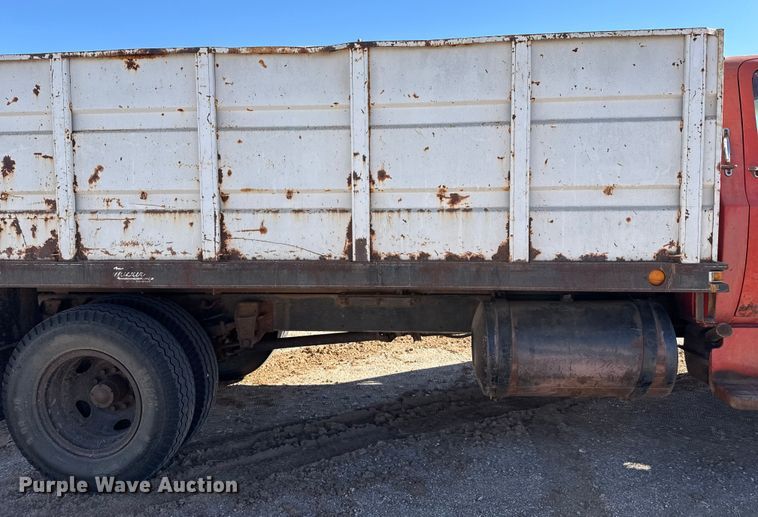 image for item EP2843 1974 Chevrolet C60 grain truck