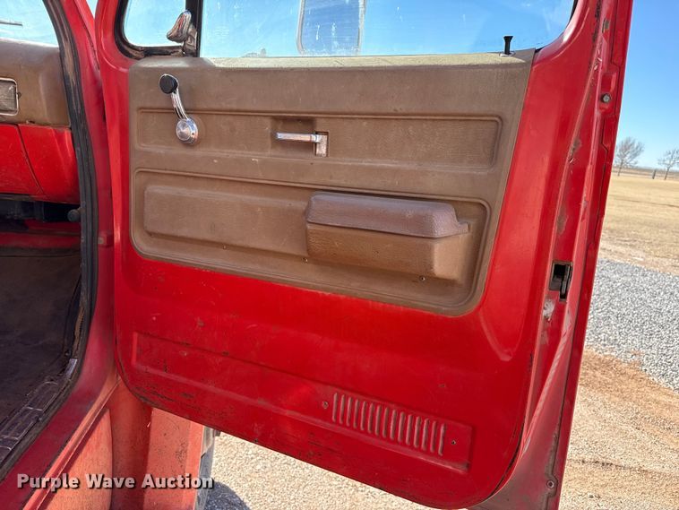 image for item EP2843 1974 Chevrolet C60 grain truck