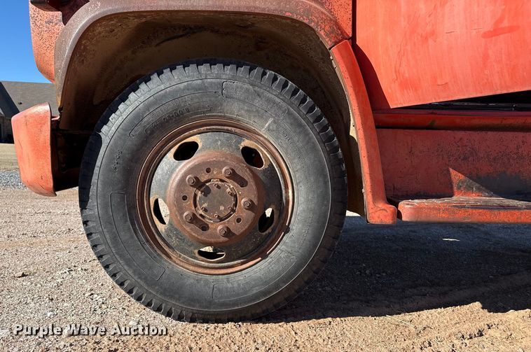 image for item EP2843 1974 Chevrolet C60 grain truck