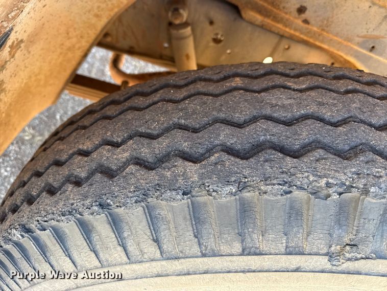 image for item EP2843 1974 Chevrolet C60 grain truck