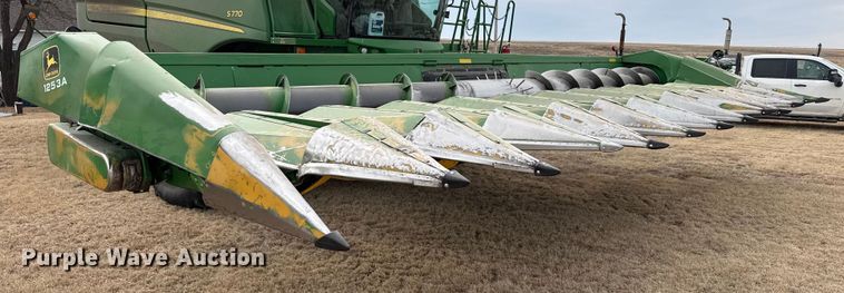 image for item EP2853 John Deere 1253A all-crop head