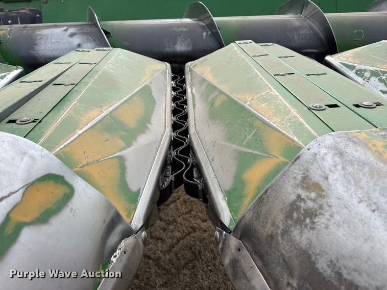 image for item EP2853 John Deere 1253A all-crop head