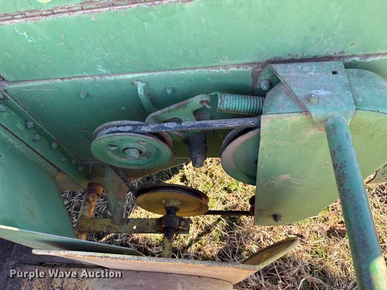 image for item ES5665 John Deere 224T small square baler