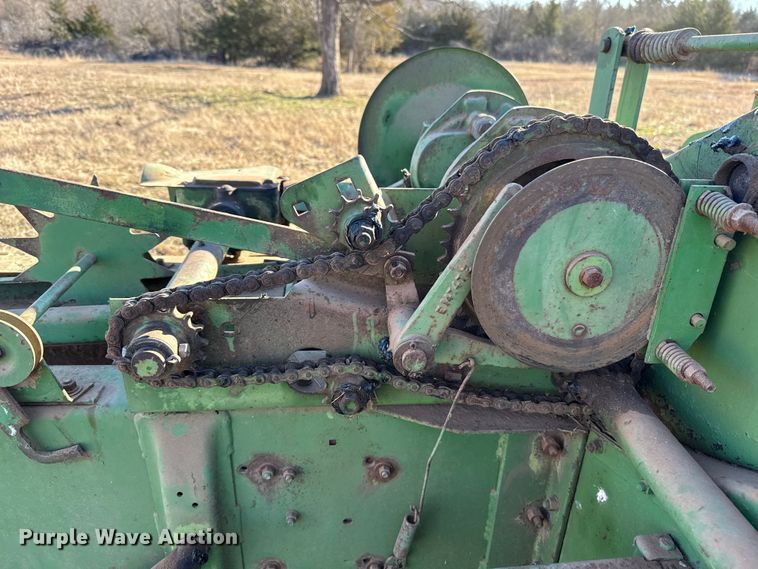 image for item ES5665 John Deere 224T small square baler