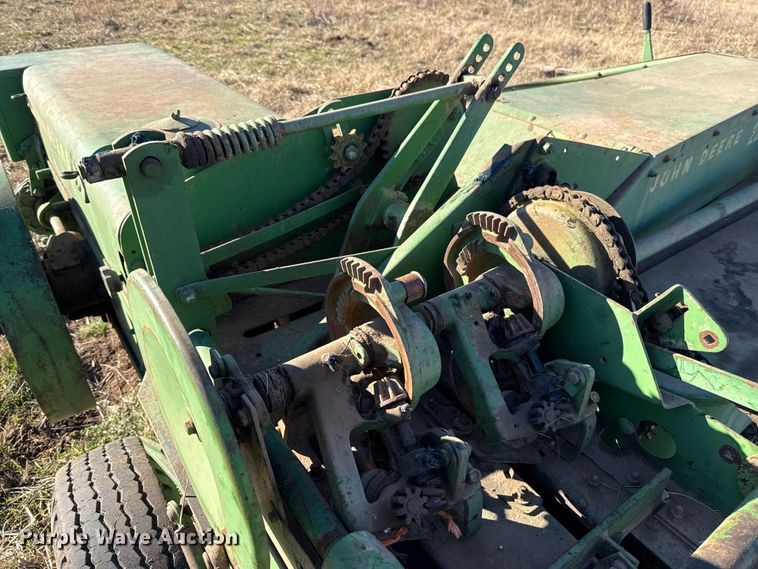 image for item ES5665 John Deere 224T small square baler