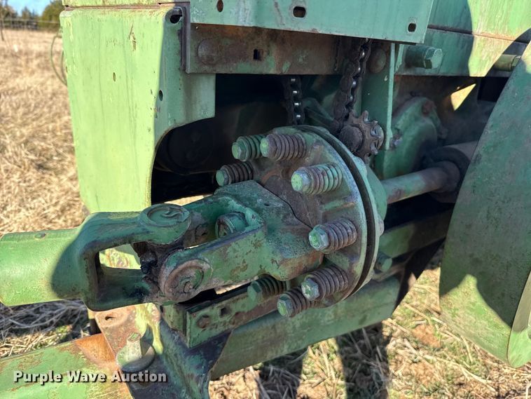 image for item ES5665 John Deere 224T small square baler