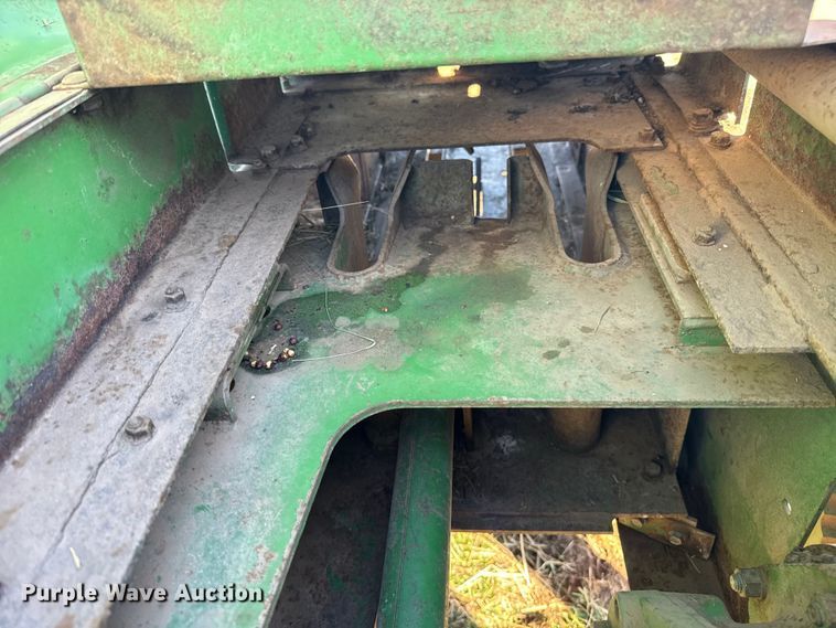 image for item ES5665 John Deere 224T small square baler