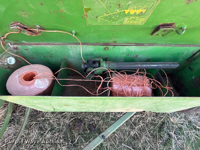 image for item ES5665 John Deere 224T small square baler