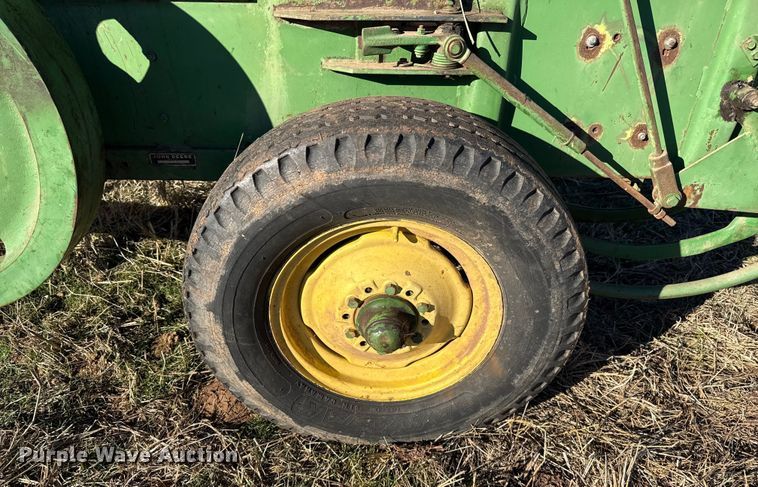 image for item ES5665 John Deere 224T small square baler