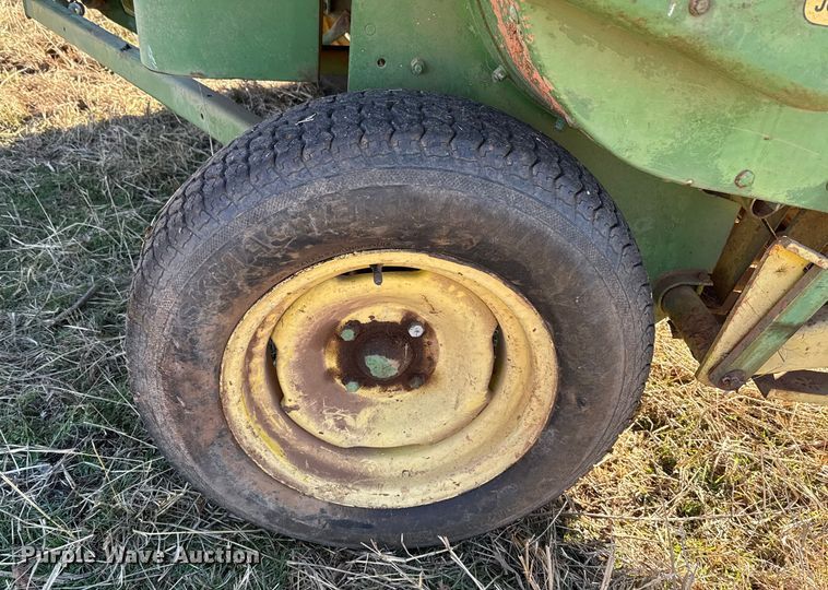image for item ES5665 John Deere 224T small square baler