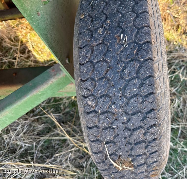 image for item ES5665 John Deere 224T small square baler