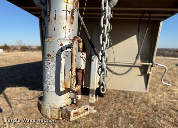 image for item ES5716 2013 W-W livestock trailer