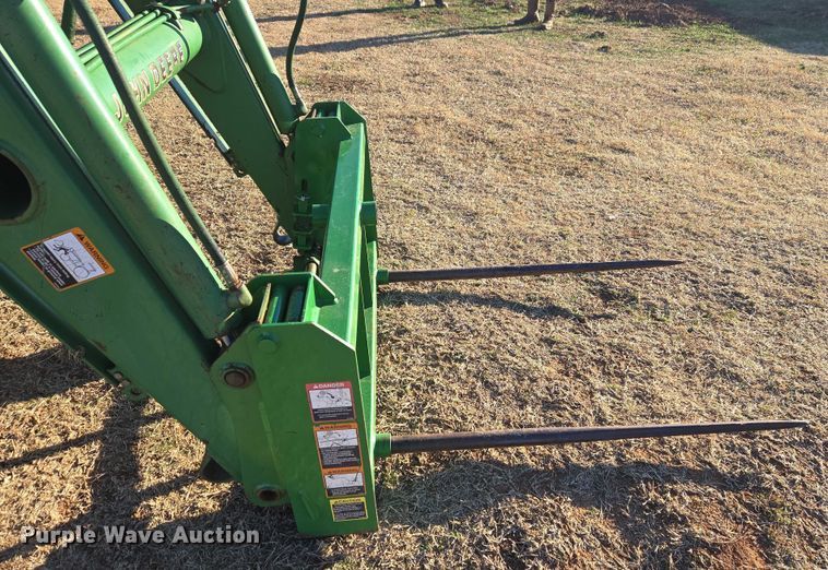 image for item ET1167 2001 John Deere 6405 tractor