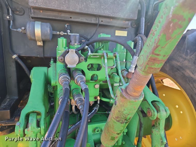 image for item ET1167 2001 John Deere 6405 tractor