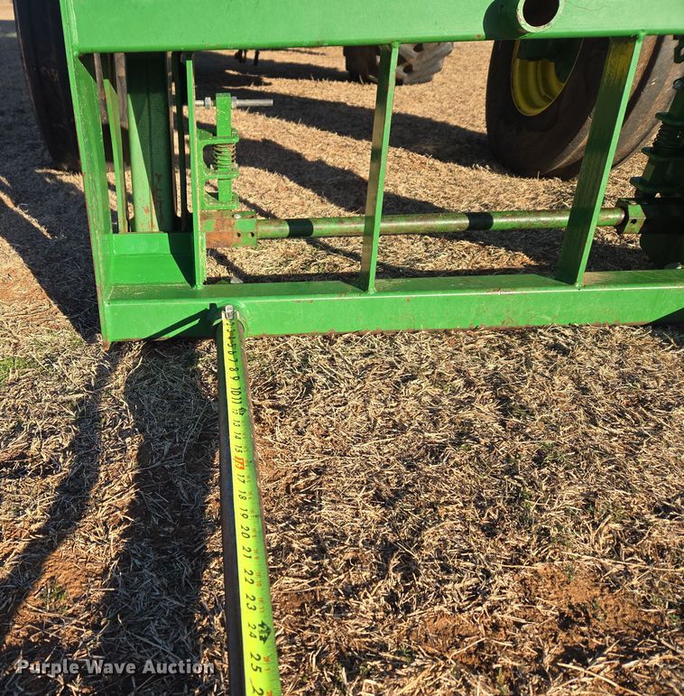 image for item ET1167 2001 John Deere 6405 tractor