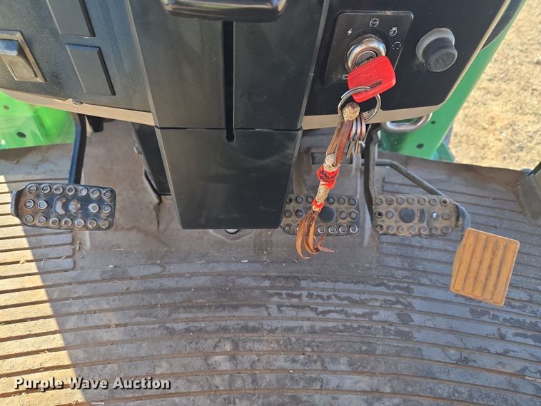 image for item ET1167 2001 John Deere 6405 tractor