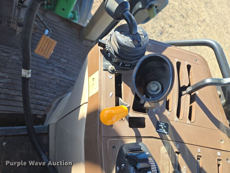 image for item ET1167 2001 John Deere 6405 tractor