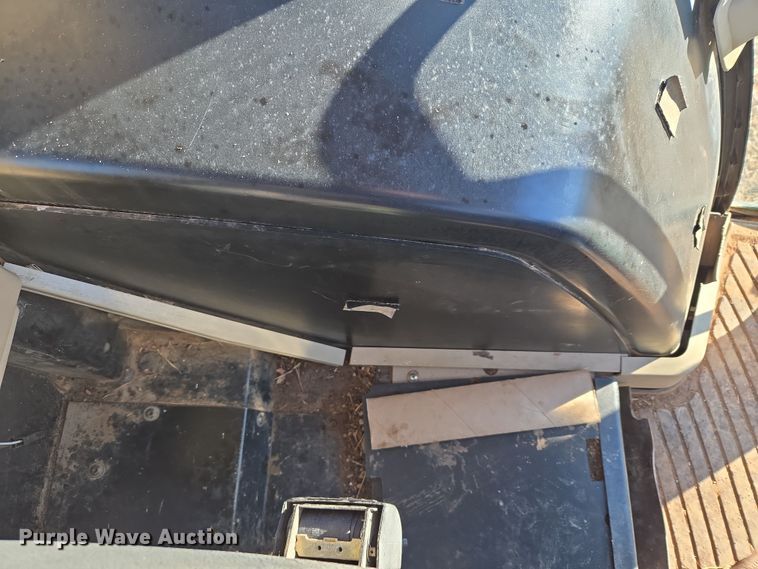 image for item ET1167 2001 John Deere 6405 tractor