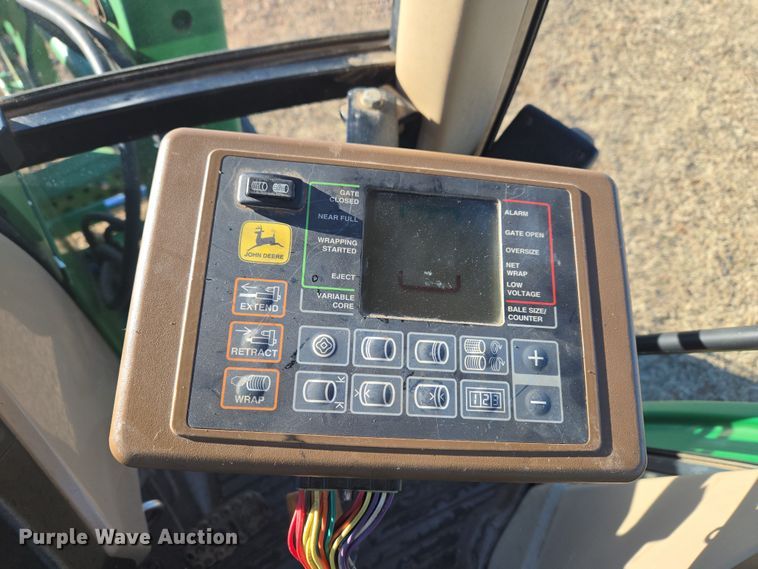 image for item ET1167 2001 John Deere 6405 tractor