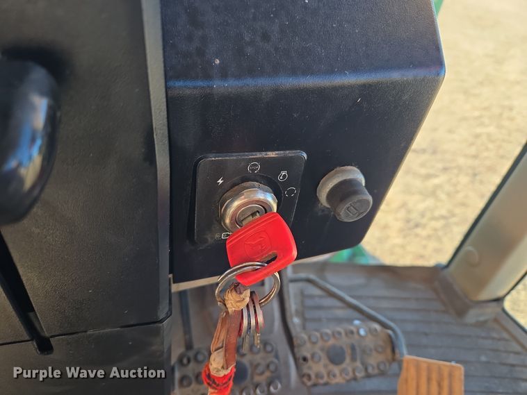 image for item ET1167 2001 John Deere 6405 tractor