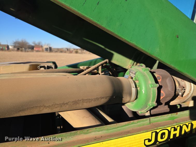 image for item ET1167 2001 John Deere 6405 tractor