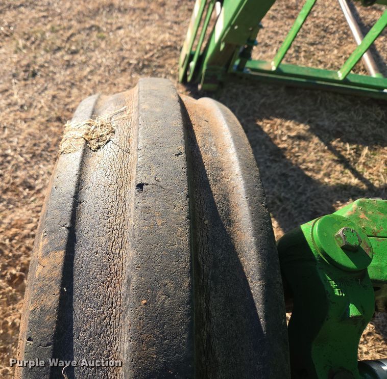 image for item ET1167 2001 John Deere 6405 tractor