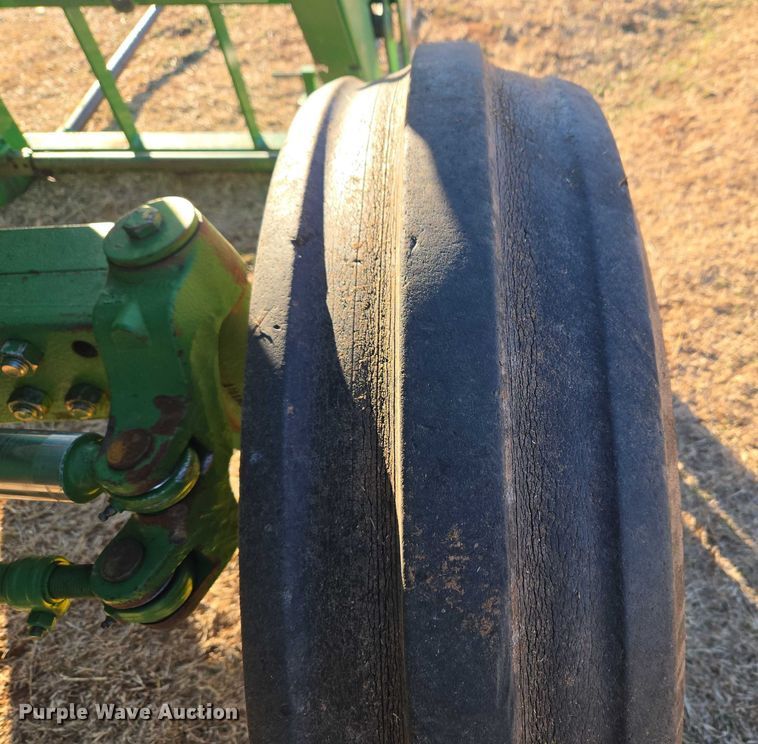 image for item ET1167 2001 John Deere 6405 tractor