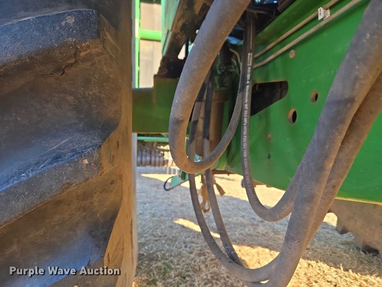 image for item ET1167 2001 John Deere 6405 tractor