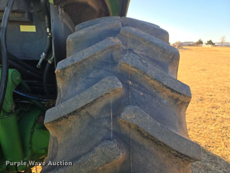 image for item ET1167 2001 John Deere 6405 tractor