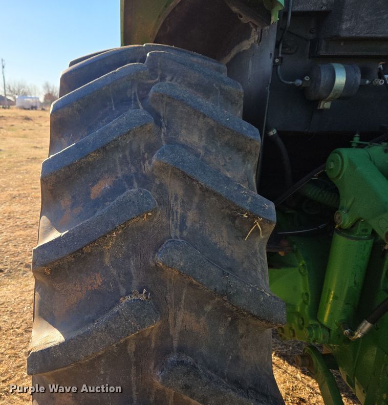 image for item ET1167 2001 John Deere 6405 tractor