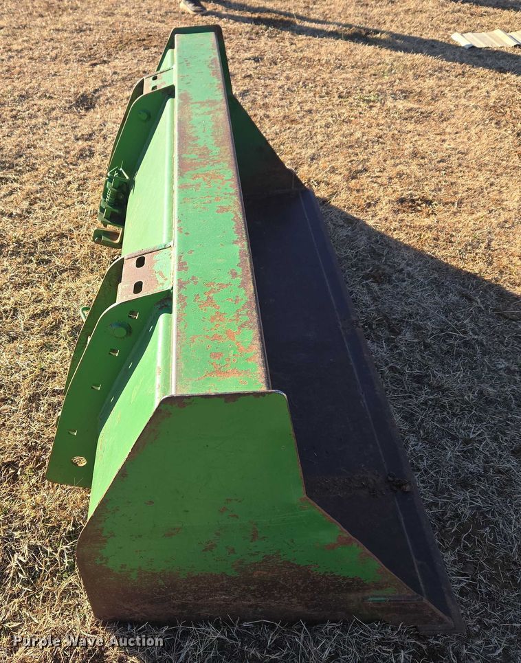 image for item ET1167 2001 John Deere 6405 tractor