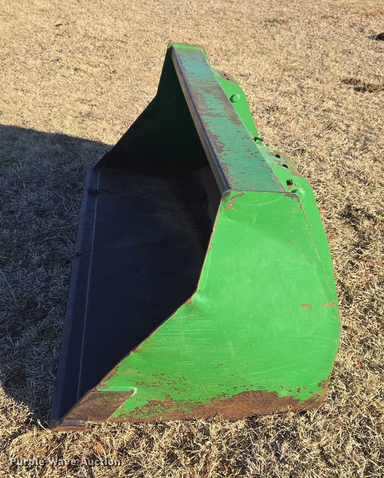 image for item ET1167 2001 John Deere 6405 tractor