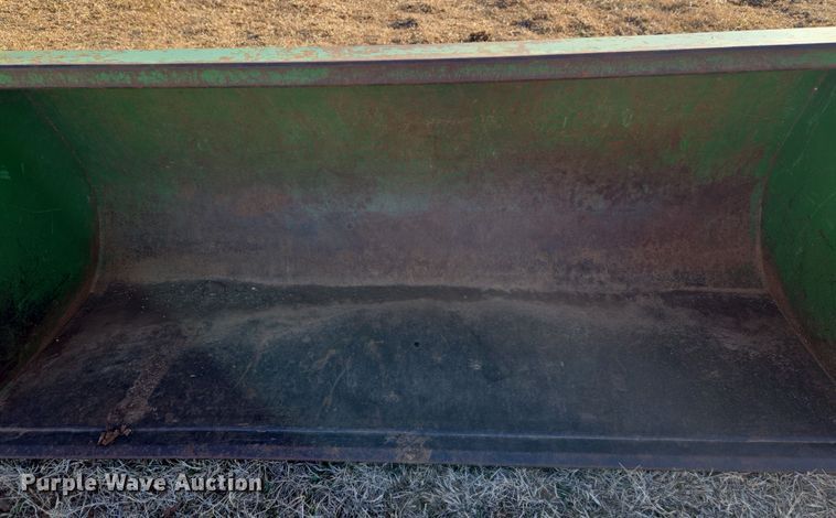 image for item ET1167 2001 John Deere 6405 tractor